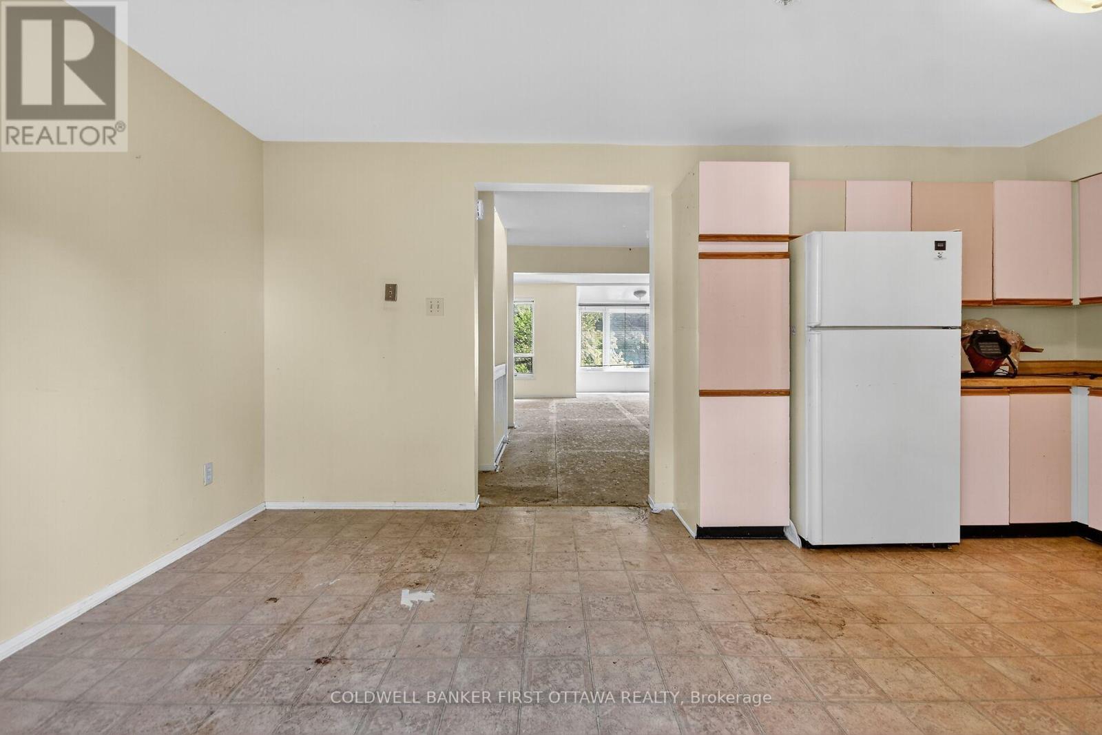 4 Marielle Court, Ottawa, Ontario  K2B 8P4 - Photo 13 - X12430133
