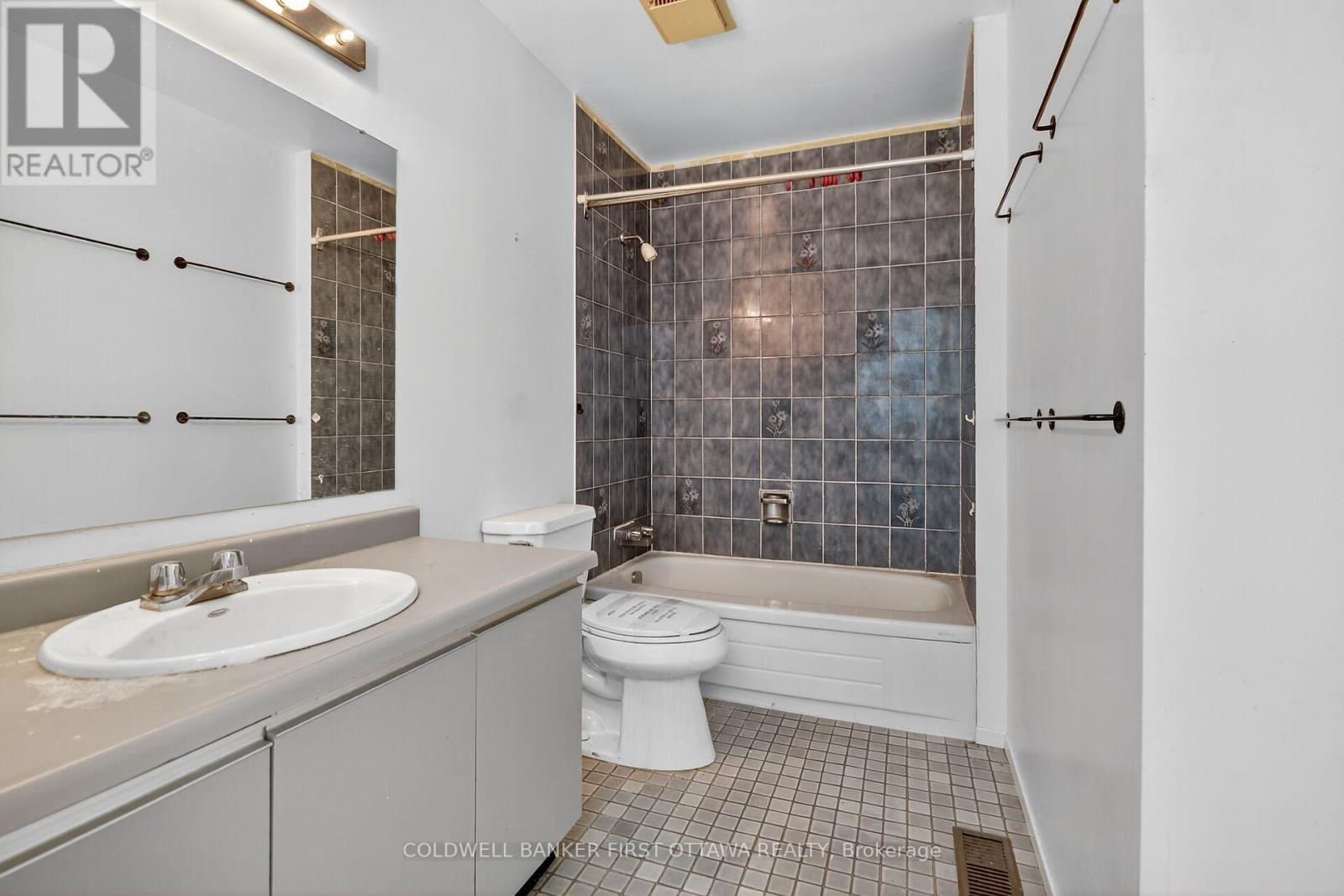 4 Marielle Court, Ottawa, Ontario  K2B 8P4 - Photo 23 - X12430133