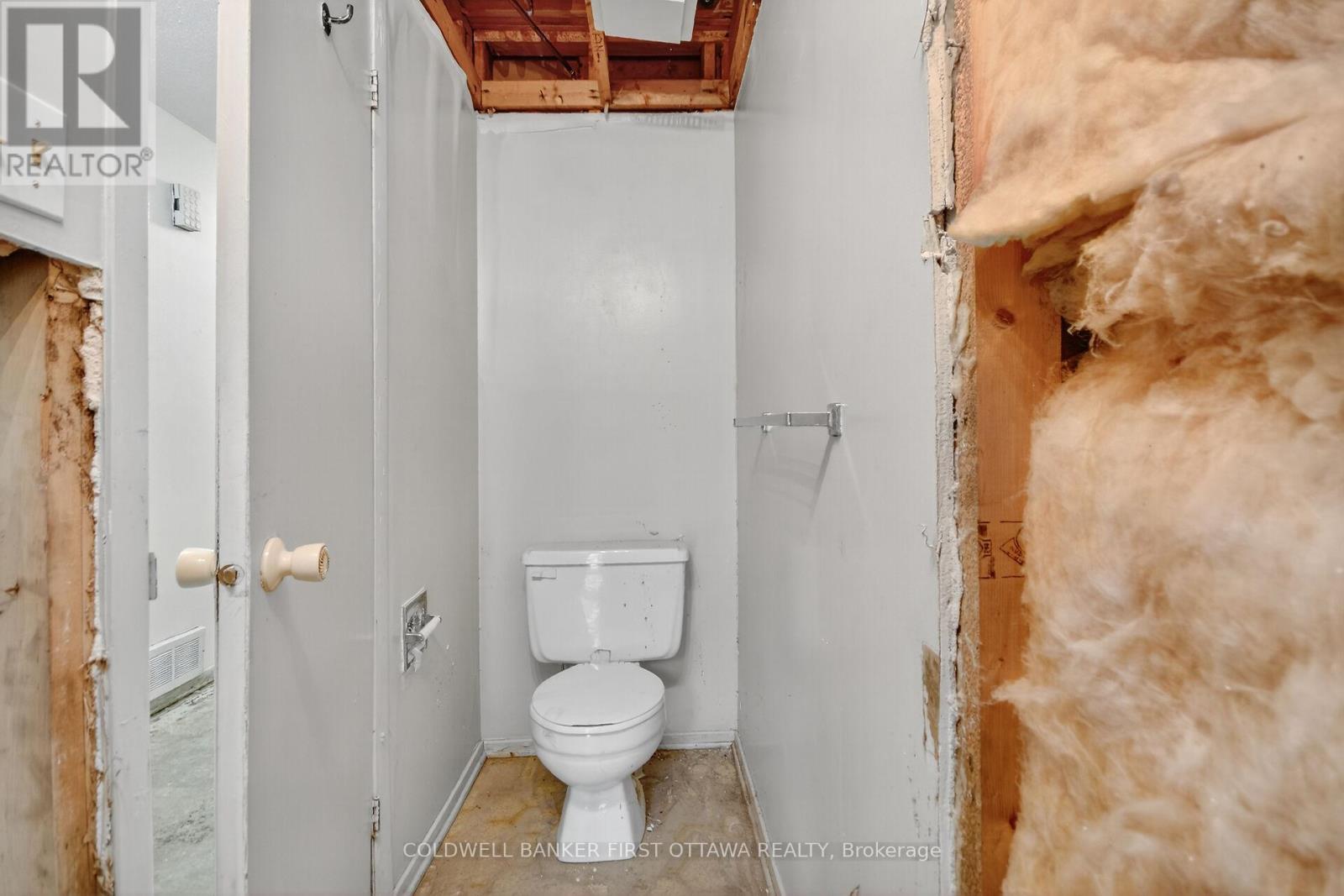 4 Marielle Court, Ottawa, Ontario  K2B 8P4 - Photo 3 - X12430133