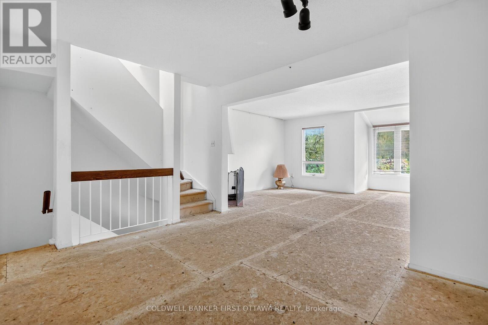 4 Marielle Court, Ottawa, Ontario  K2B 8P4 - Photo 7 - X12430133