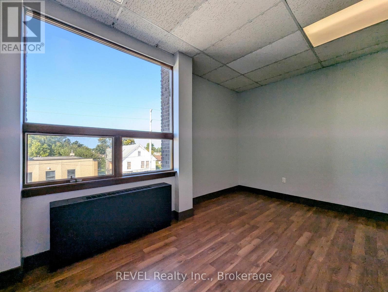 302 - 112 Queenston Street, St. Catharines, Ontario  L2R 2Z4 - Photo 3 - X12430142