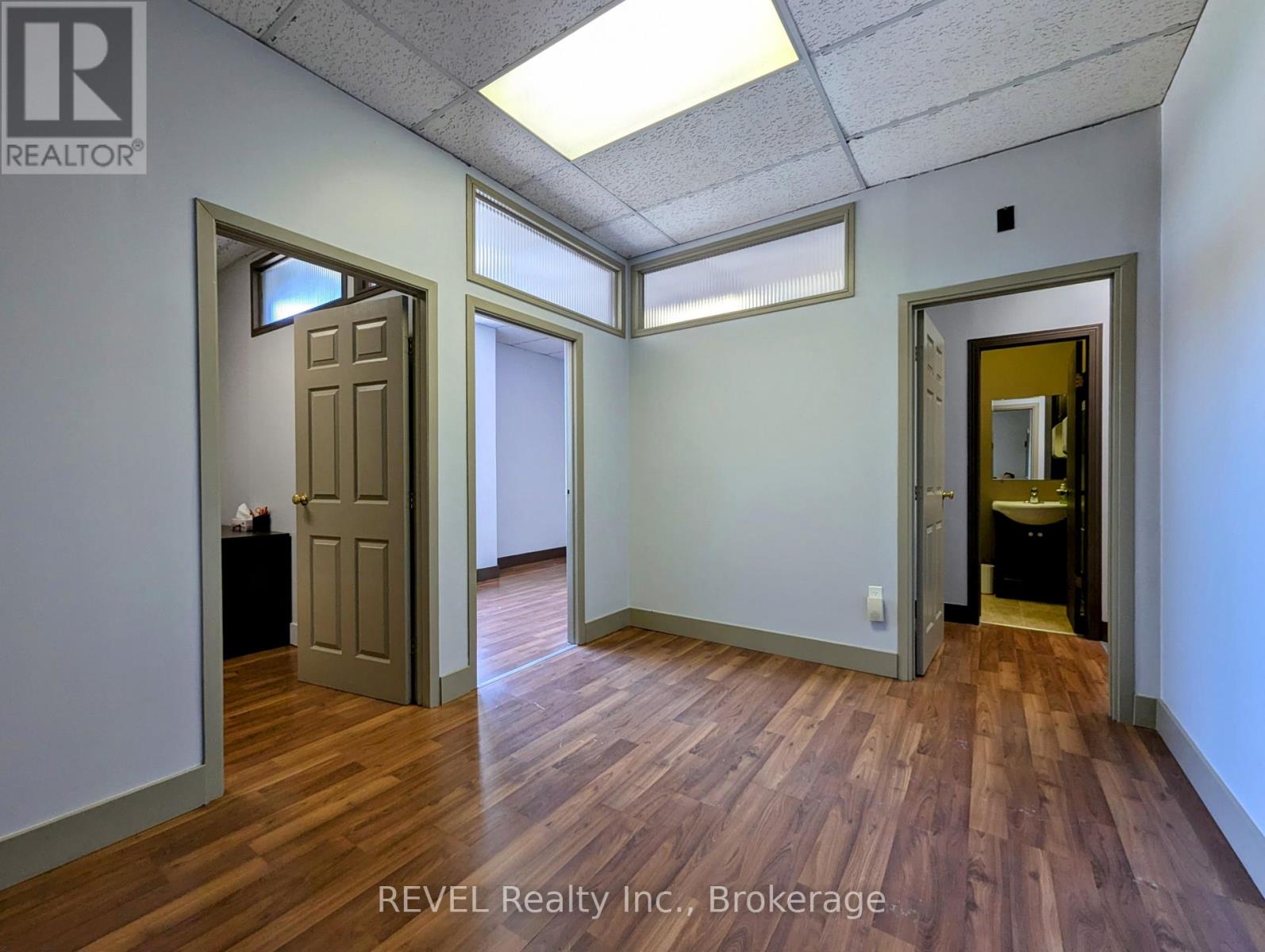 302 - 112 Queenston Street, St. Catharines, Ontario  L2R 2Z4 - Photo 6 - X12430142