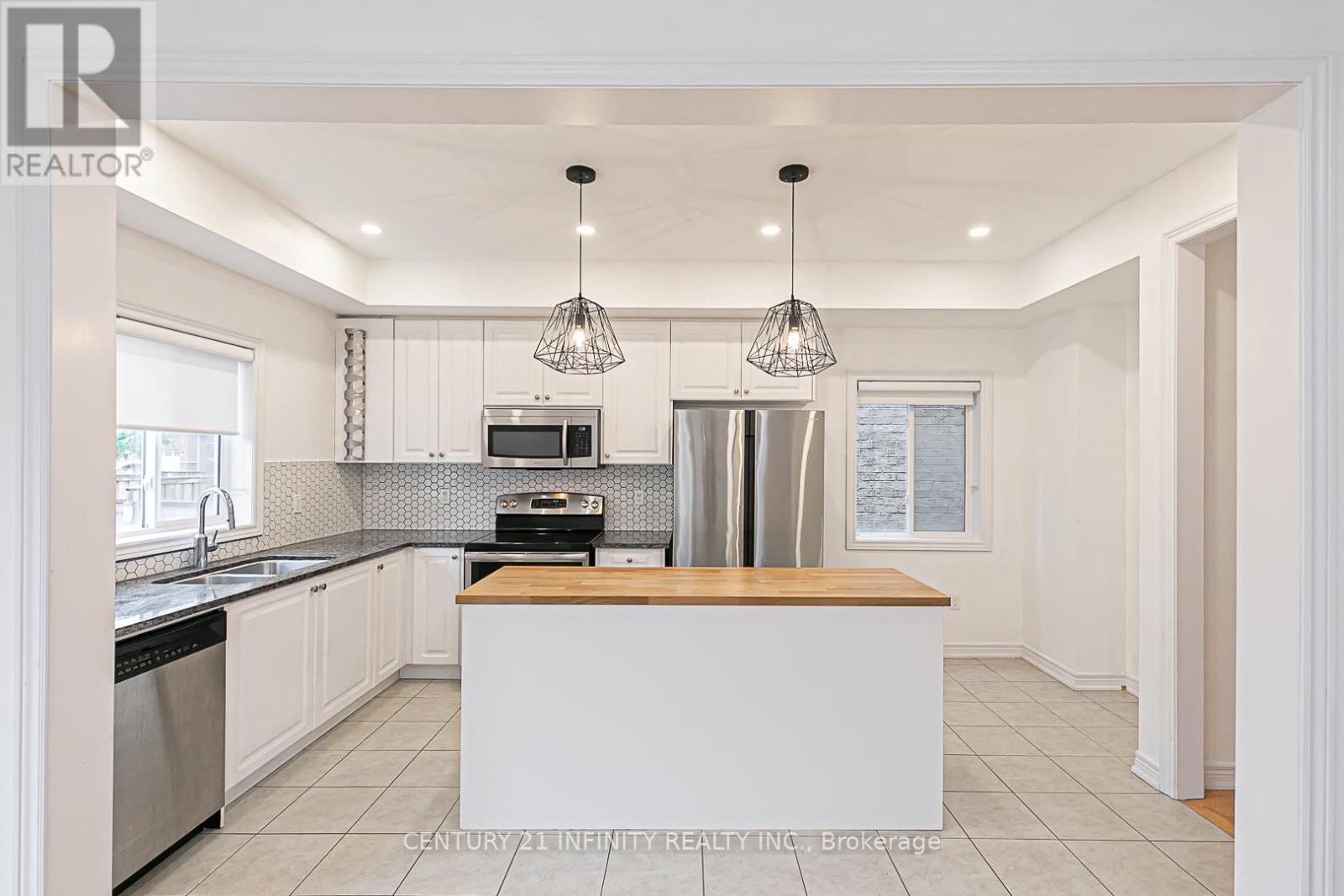 38 Wimbledon Court, Whitby, Ontario  L1P 0B7 - Photo 14 - E12424462