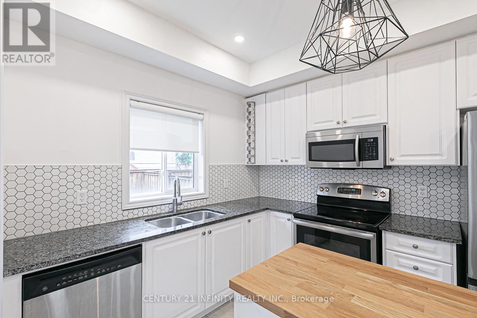38 Wimbledon Court, Whitby, Ontario  L1P 0B7 - Photo 17 - E12424462