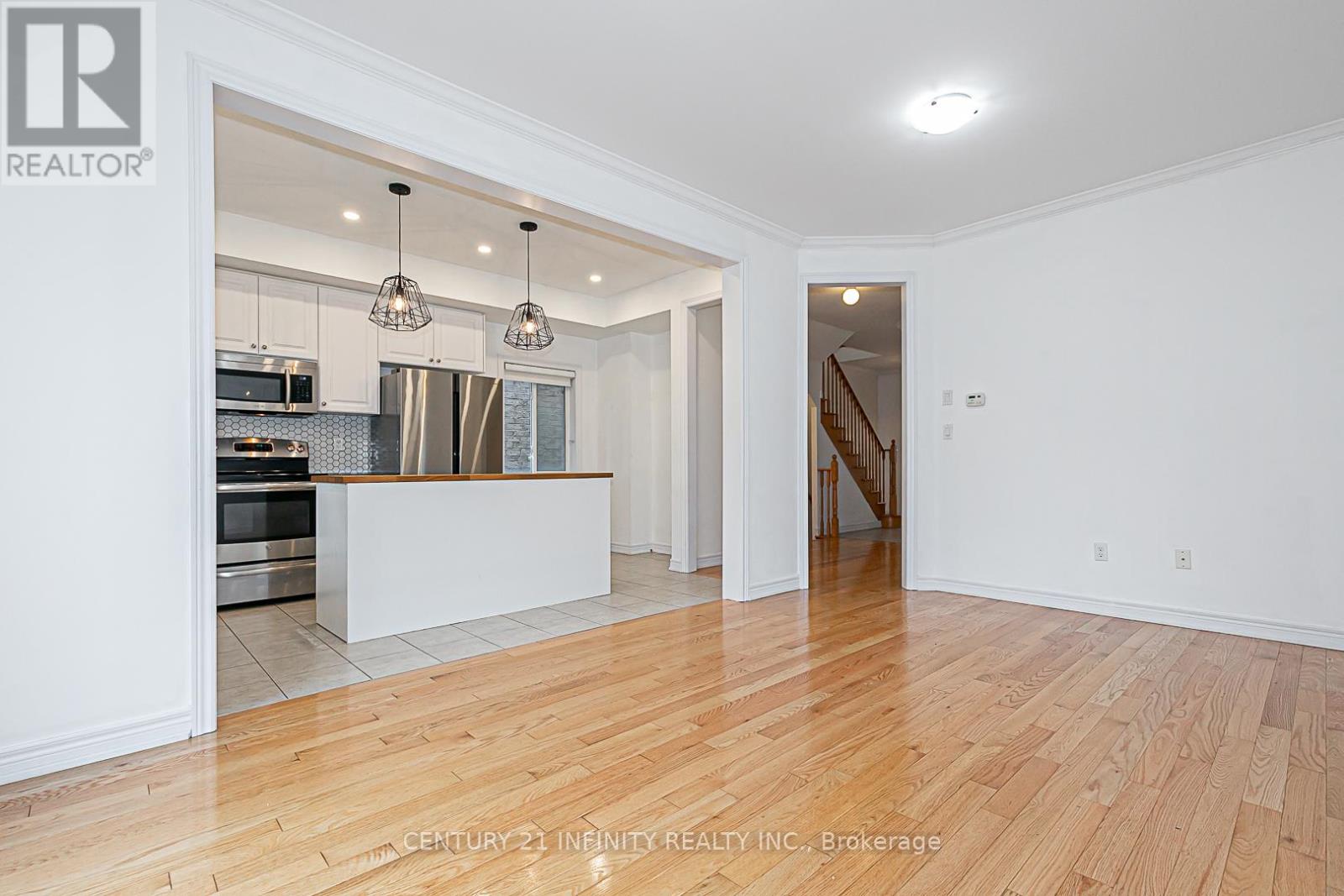 38 Wimbledon Court, Whitby, Ontario  L1P 0B7 - Photo 12 - E12424462