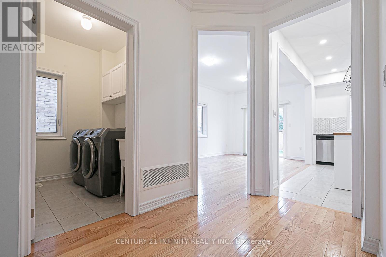 38 Wimbledon Court, Whitby, Ontario  L1P 0B7 - Photo 7 - E12424462