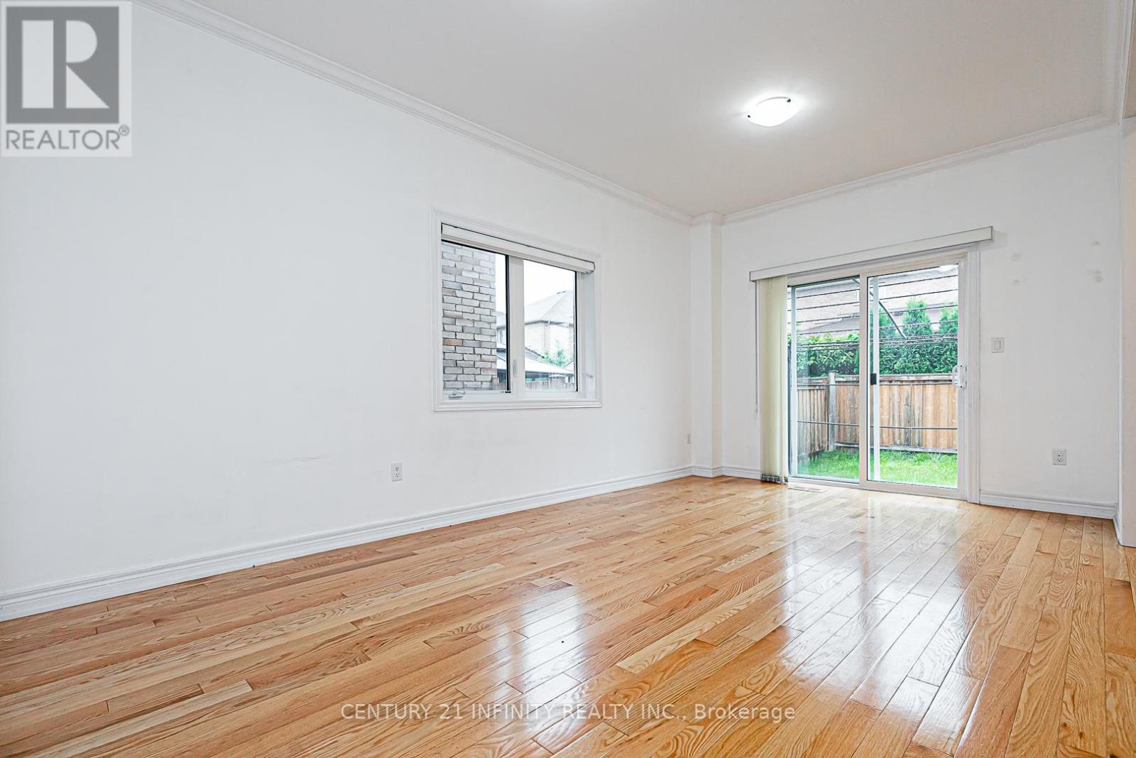 38 Wimbledon Court, Whitby, Ontario  L1P 0B7 - Photo 9 - E12424462