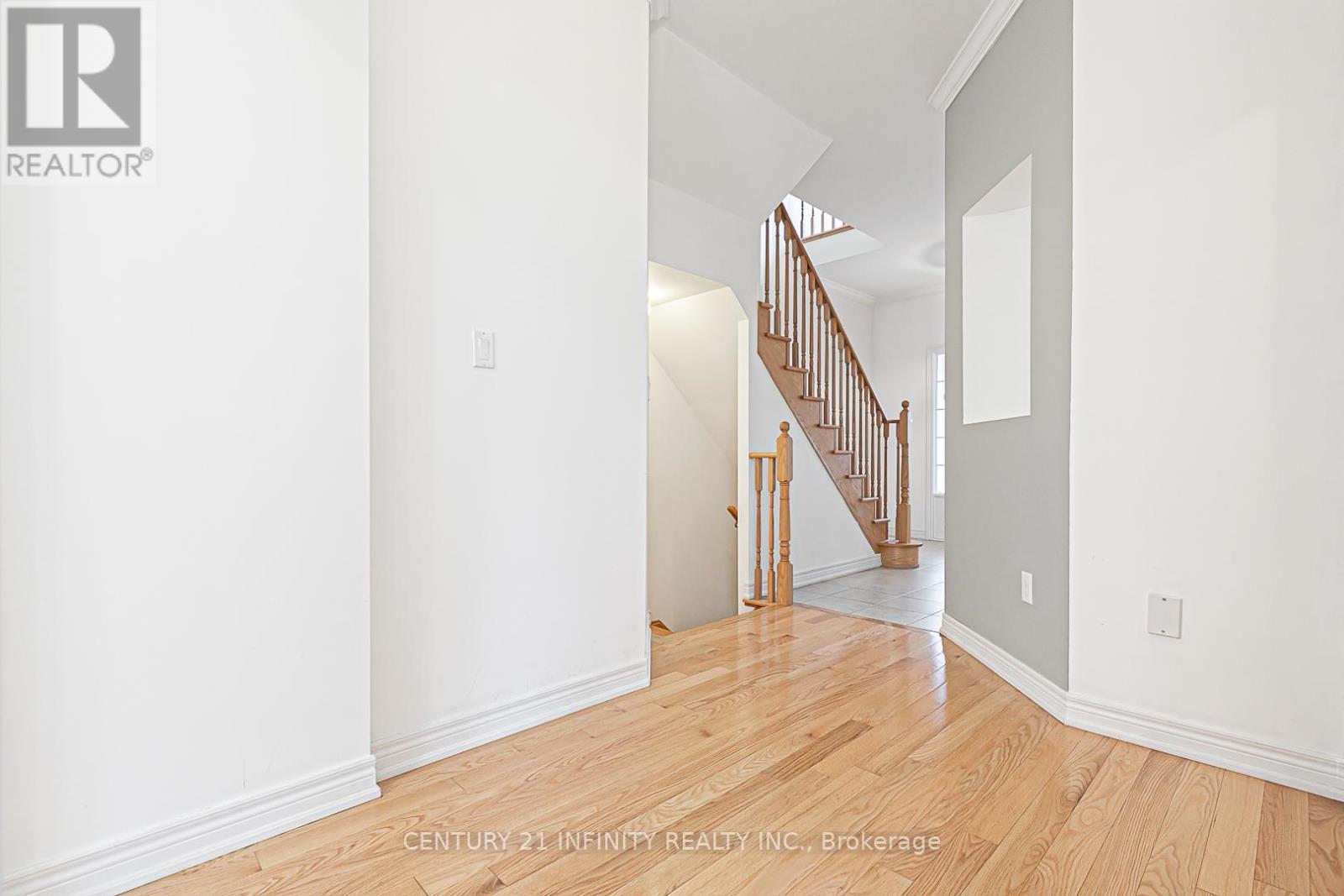 38 Wimbledon Court, Whitby, Ontario  L1P 0B7 - Photo 8 - E12424462