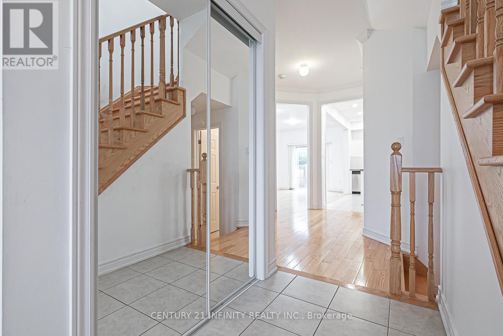 38 Wimbledon Court, Whitby, Ontario  L1P 0B7 - Photo 6 - E12424462