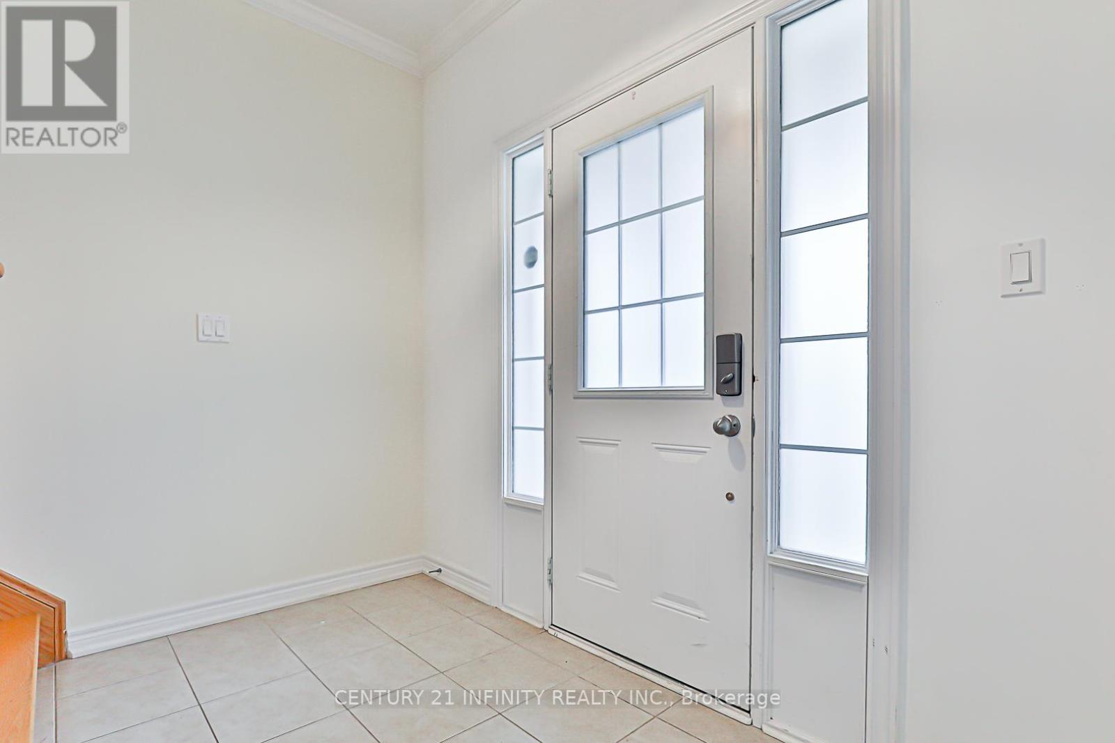 38 Wimbledon Court, Whitby, Ontario  L1P 0B7 - Photo 5 - E12424462