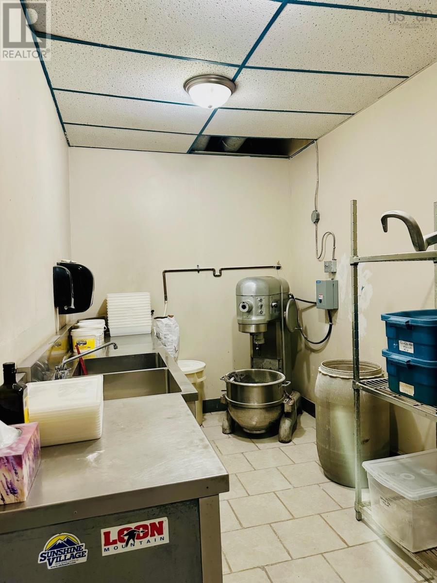 84 Portland Street, Dartmouth, Nova Scotia  B2Y 1H6 - Photo 10 - 202501601