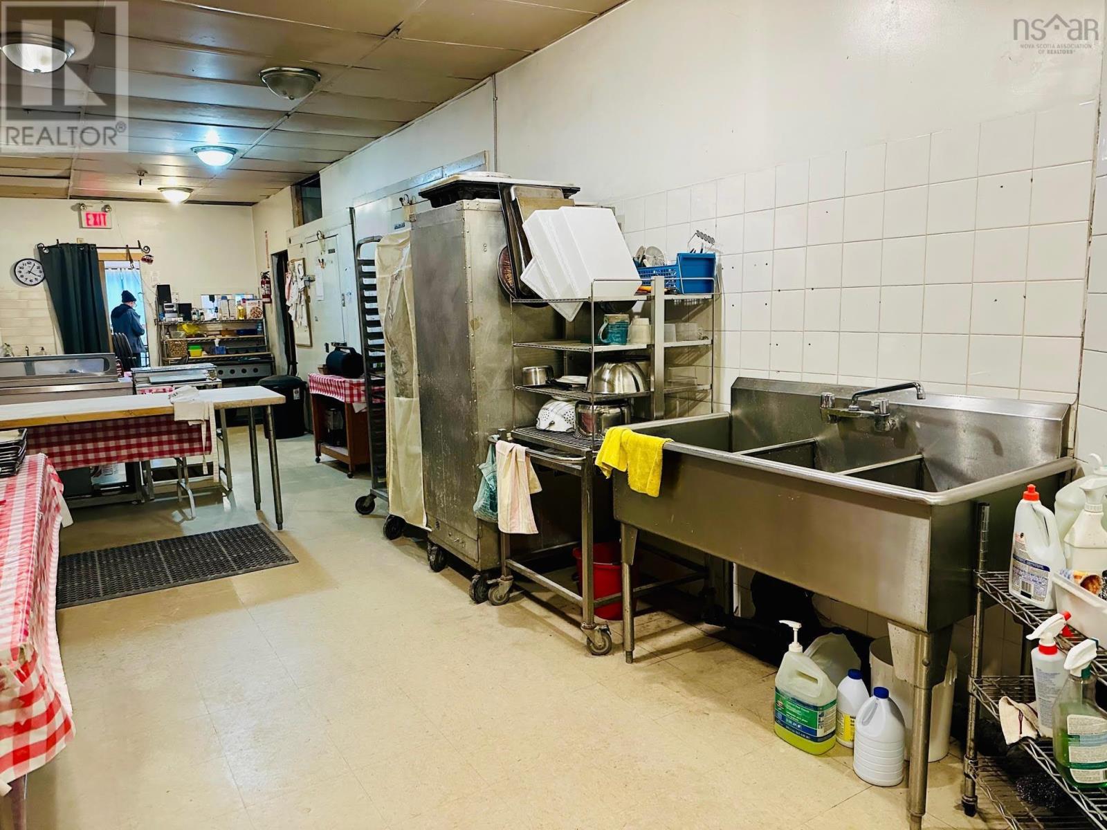 84 Portland Street, Dartmouth, Nova Scotia  B2Y 1H6 - Photo 8 - 202501601