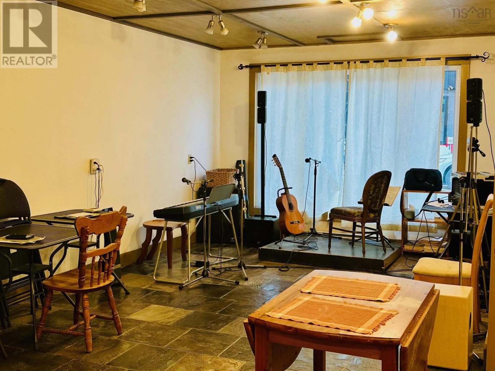 84 Portland Street, Dartmouth, Nova Scotia  B2Y 1H6 - Photo 3 - 202501601