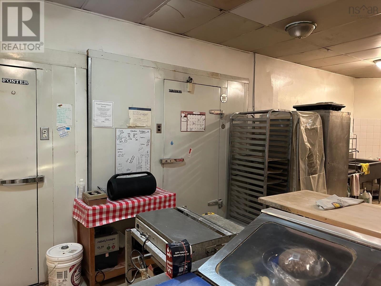 84 Portland Street, Dartmouth, Nova Scotia  B2Y 1H6 - Photo 9 - 202501601