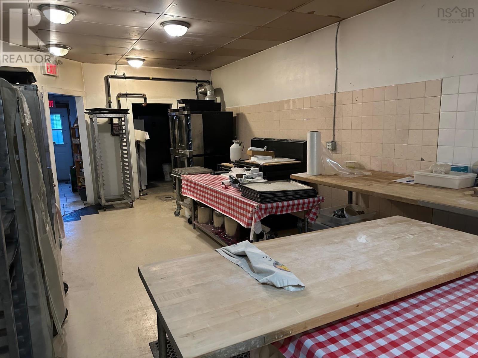 84 Portland Street, Dartmouth, Nova Scotia  B2Y 1H6 - Photo 6 - 202501601