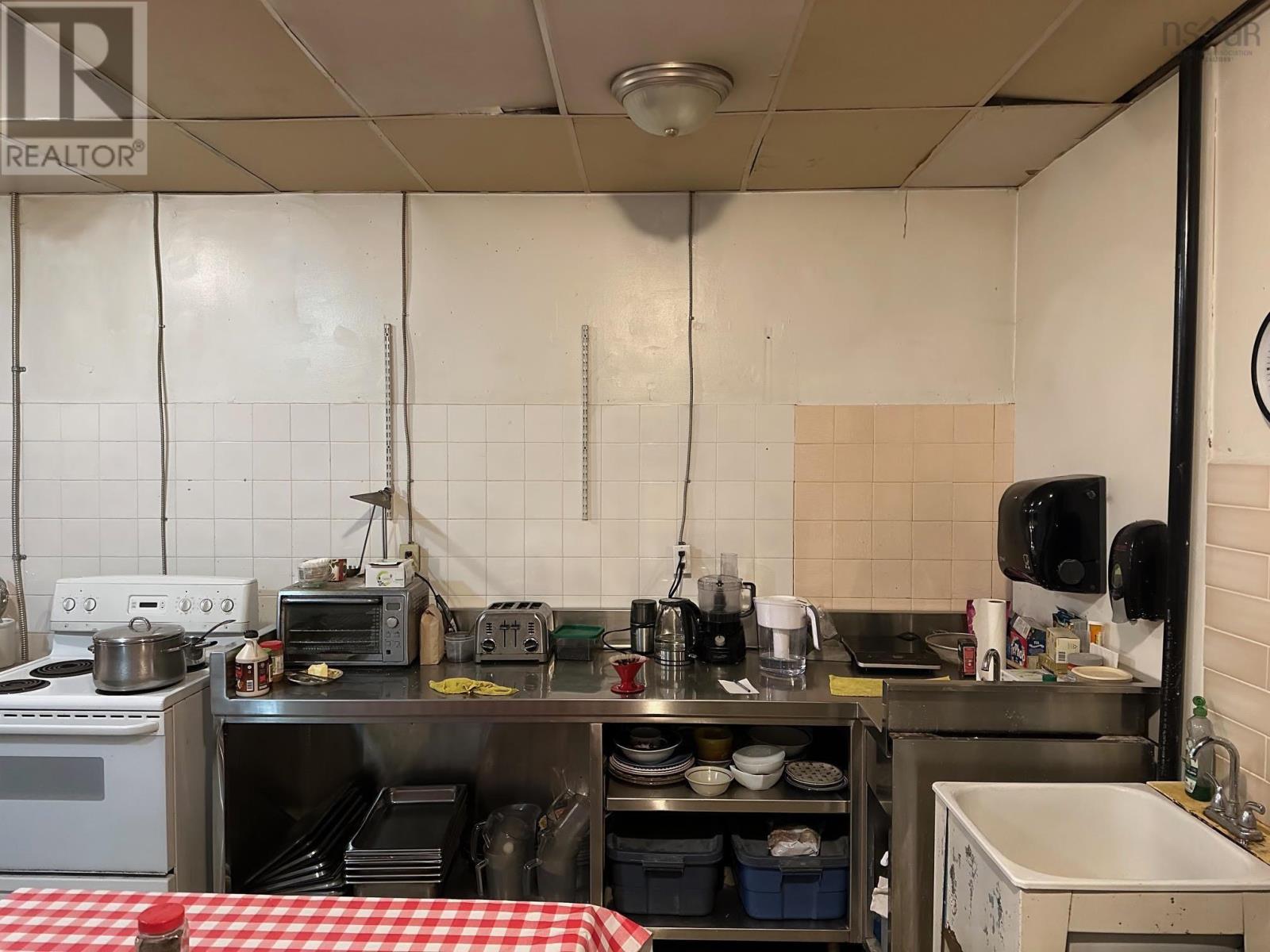 84 Portland Street, Dartmouth, Nova Scotia  B2Y 1H6 - Photo 7 - 202501601