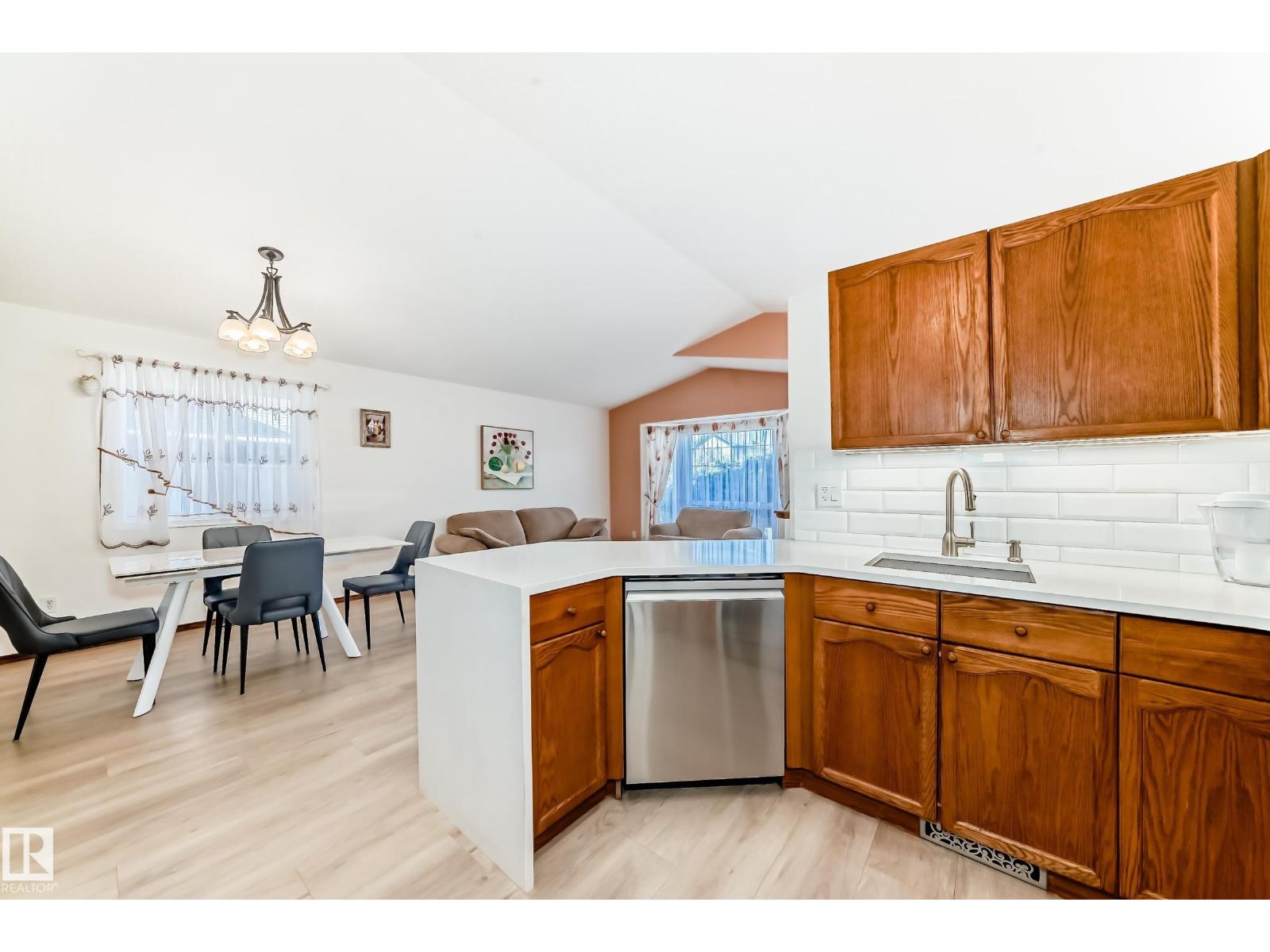 2115 36 Av Nw, Edmonton, Alberta  T6T 1S3 - Photo 10 - E4459796