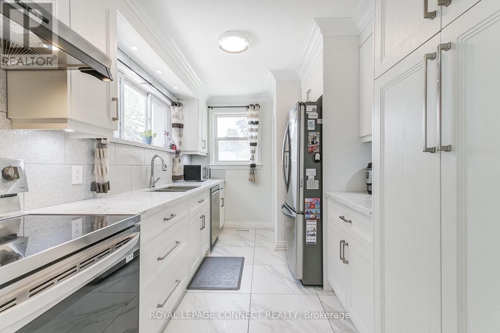 27 Horton Boulevard, Toronto, Ontario  M1J 1K7 - Photo 7 - E12430137