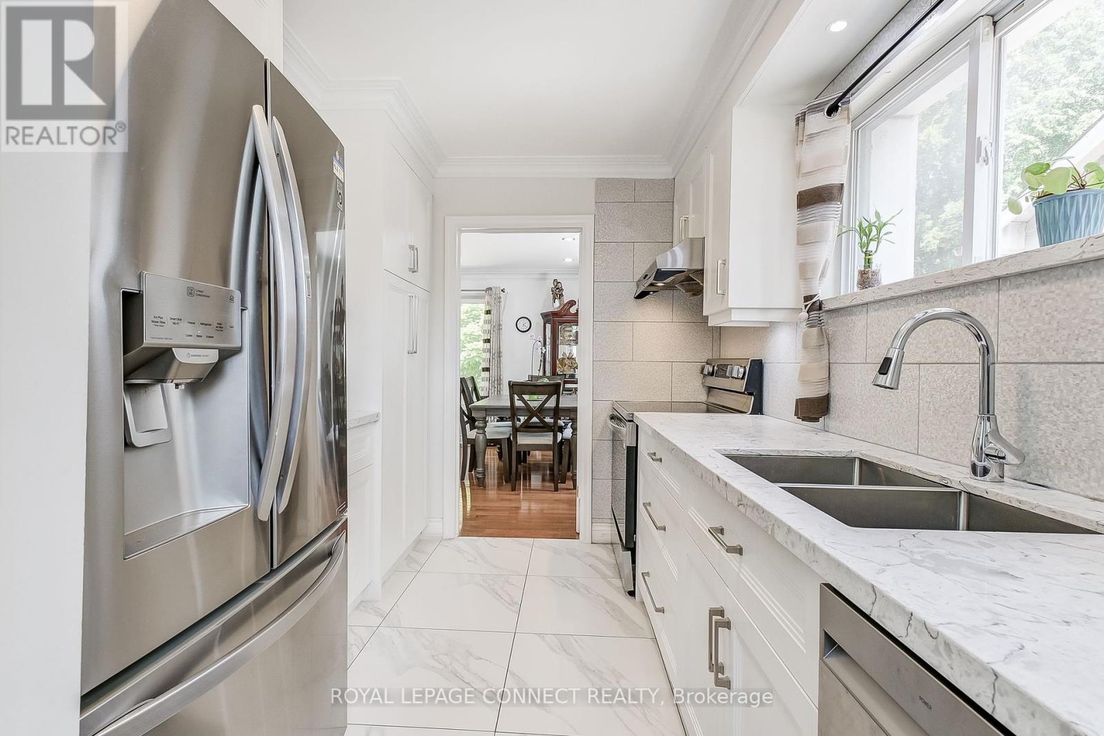 27 Horton Boulevard, Toronto, Ontario  M1J 1K7 - Photo 8 - E12430137