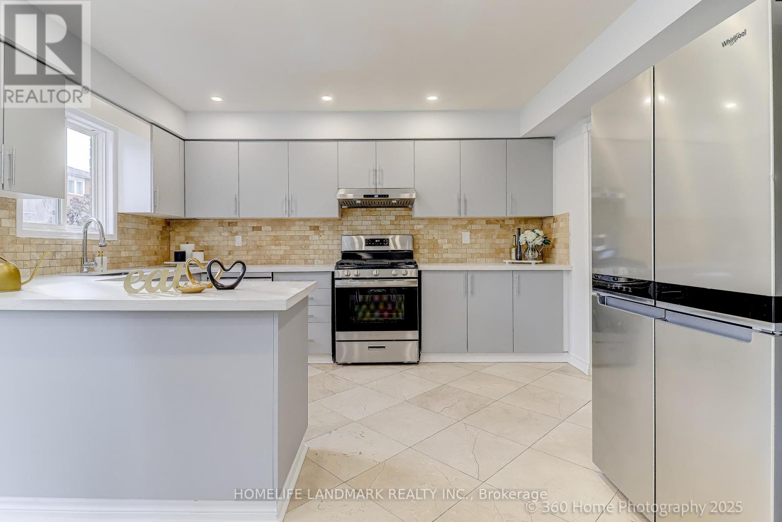 121 Bernard Avenue, Richmond Hill, Ontario  L4C 9Z5 - Photo 12 - N12427021