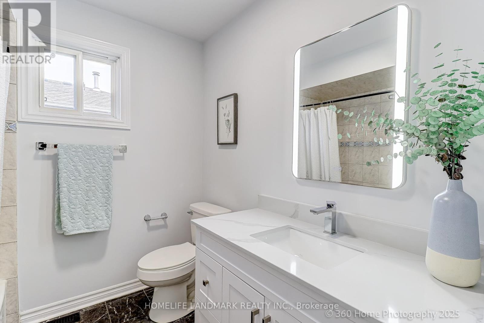 121 Bernard Avenue, Richmond Hill, Ontario  L4C 9Z5 - Photo 24 - N12427021