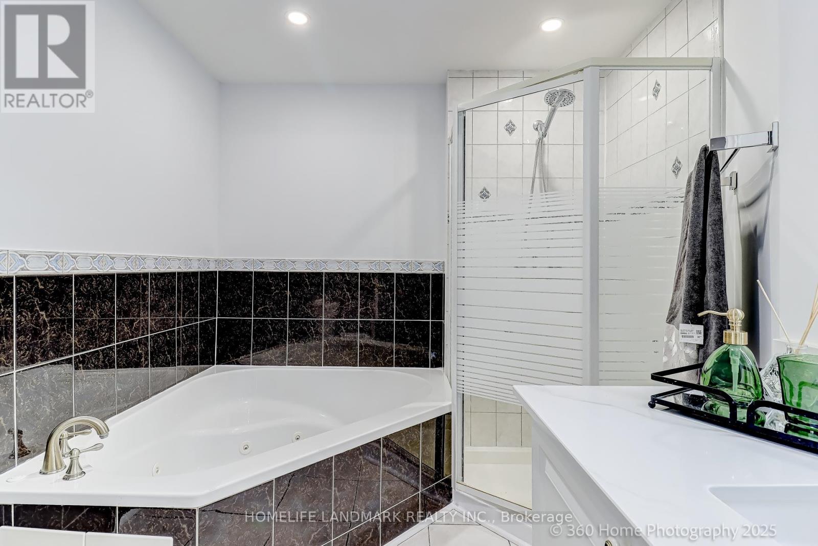 121 Bernard Avenue, Richmond Hill, Ontario  L4C 9Z5 - Photo 30 - N12427021