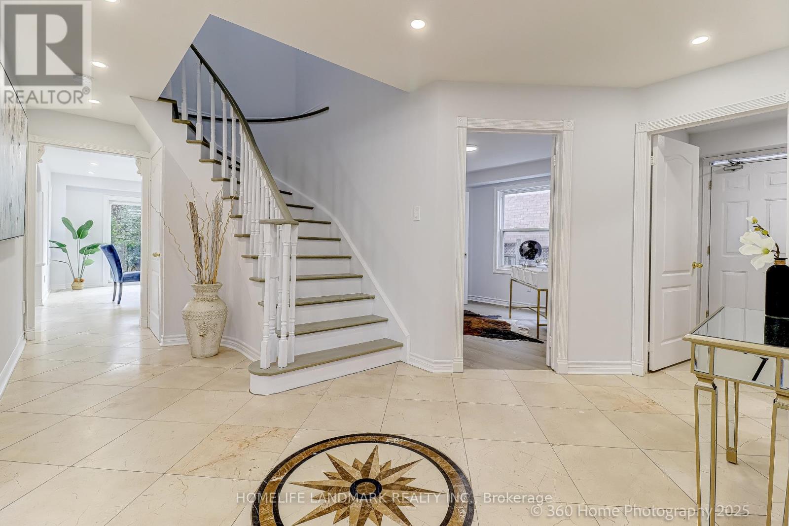 121 Bernard Avenue, Richmond Hill, Ontario  L4C 9Z5 - Photo 22 - N12427021