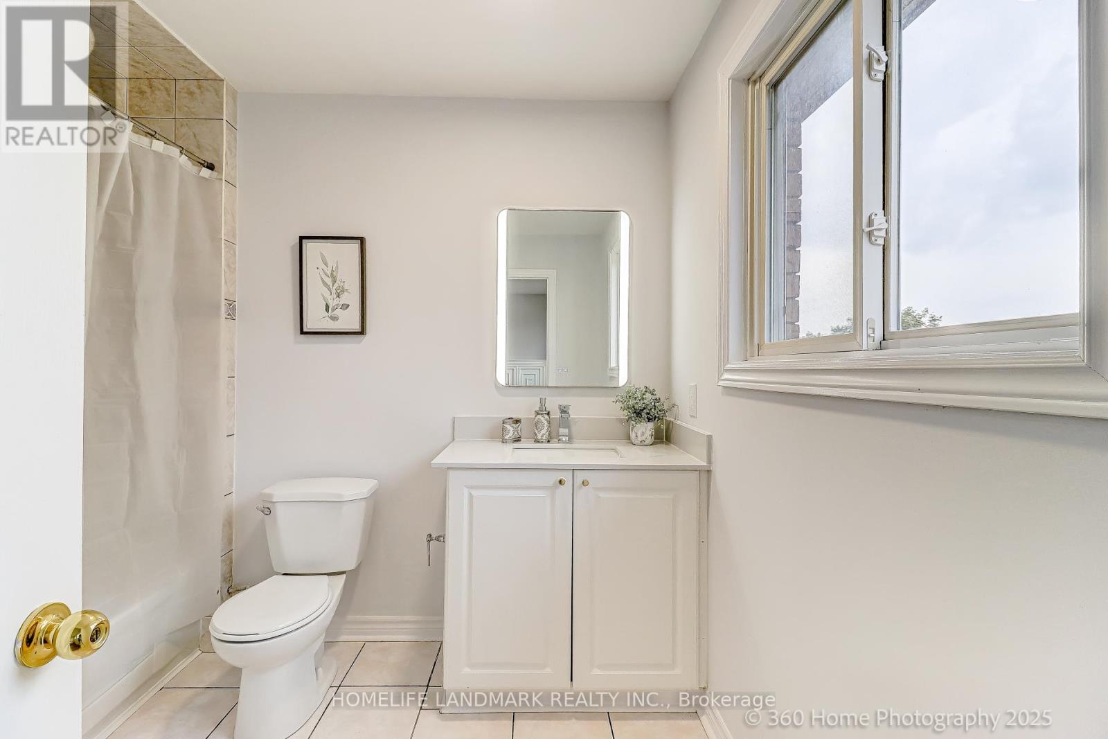 121 Bernard Avenue, Richmond Hill, Ontario  L4C 9Z5 - Photo 26 - N12427021