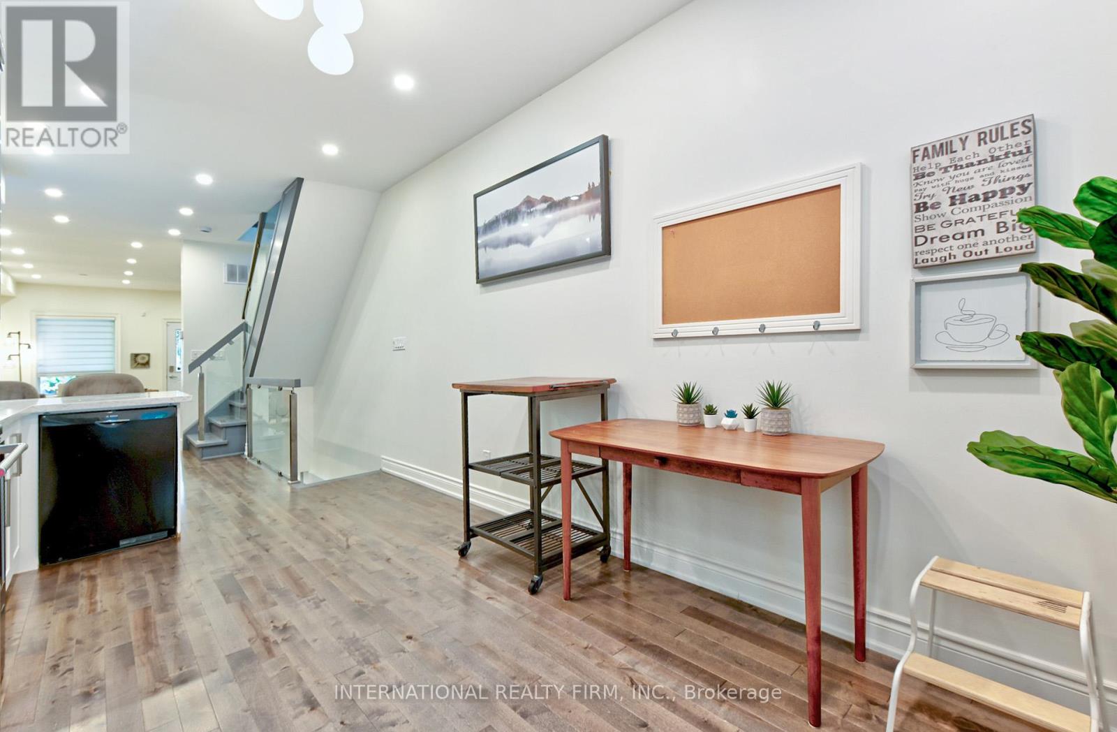 717 Palmerston Avenue, Toronto, Ontario  M6G 2R2 - Photo 15 - C12430149