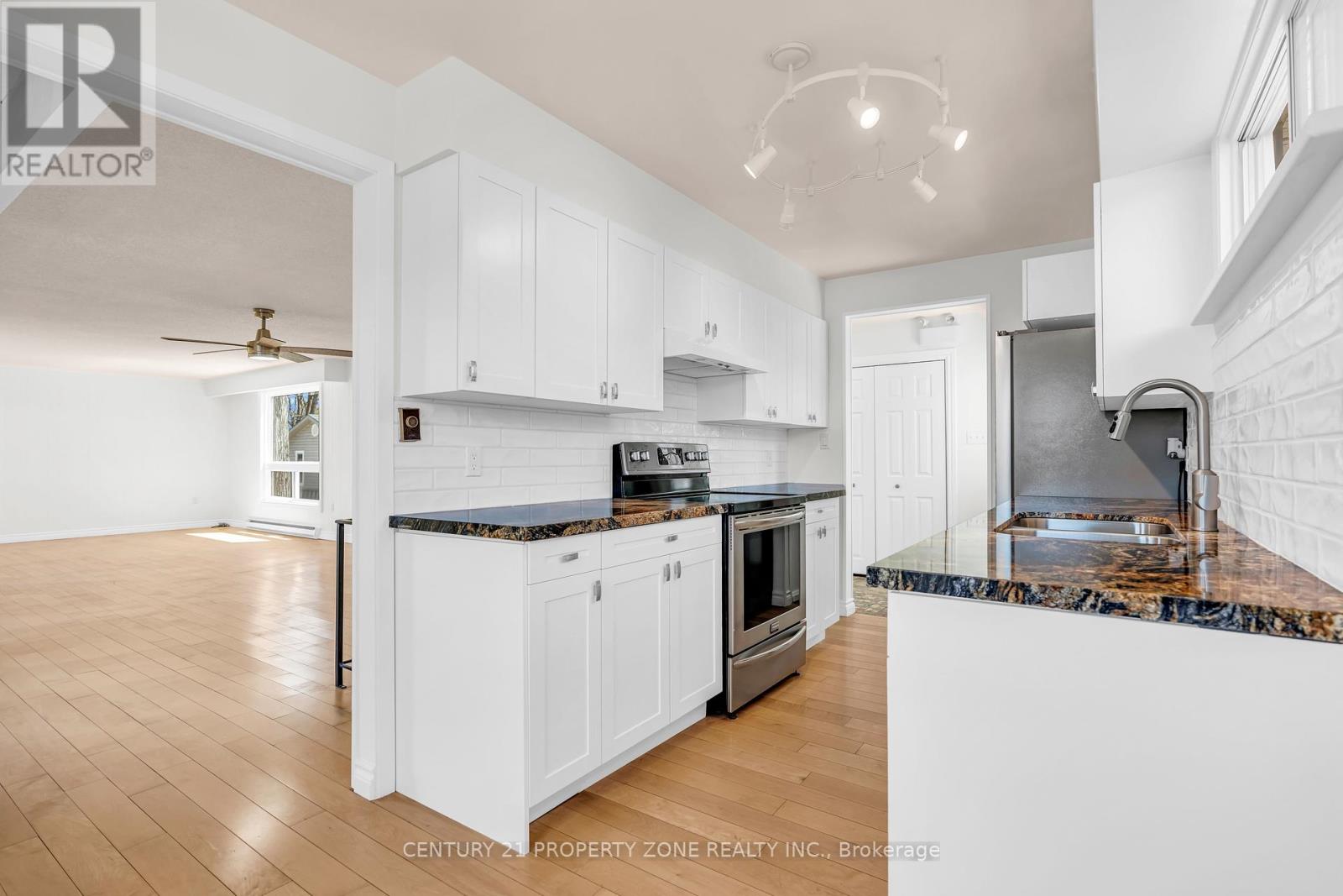 1312 River Road W, Wasaga Beach, Ontario  L9Z 2W6 - Photo 13 - S12429570