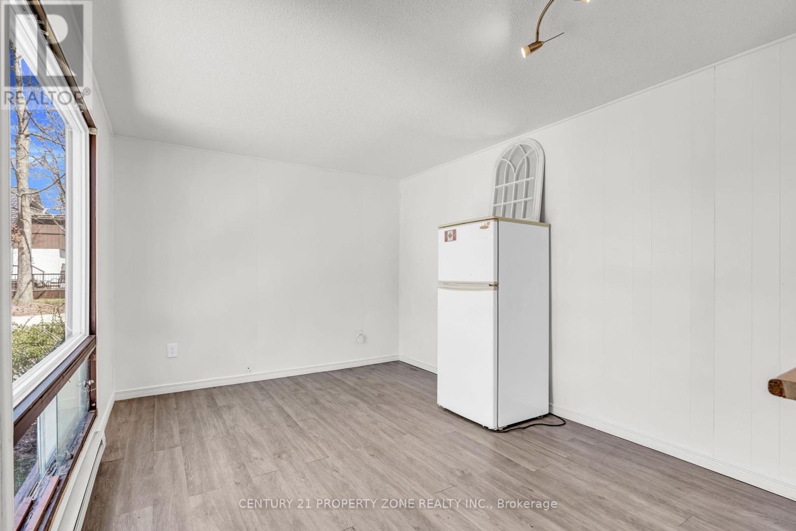 1312 River Road W, Wasaga Beach, Ontario  L9Z 2W6 - Photo 37 - S12429570