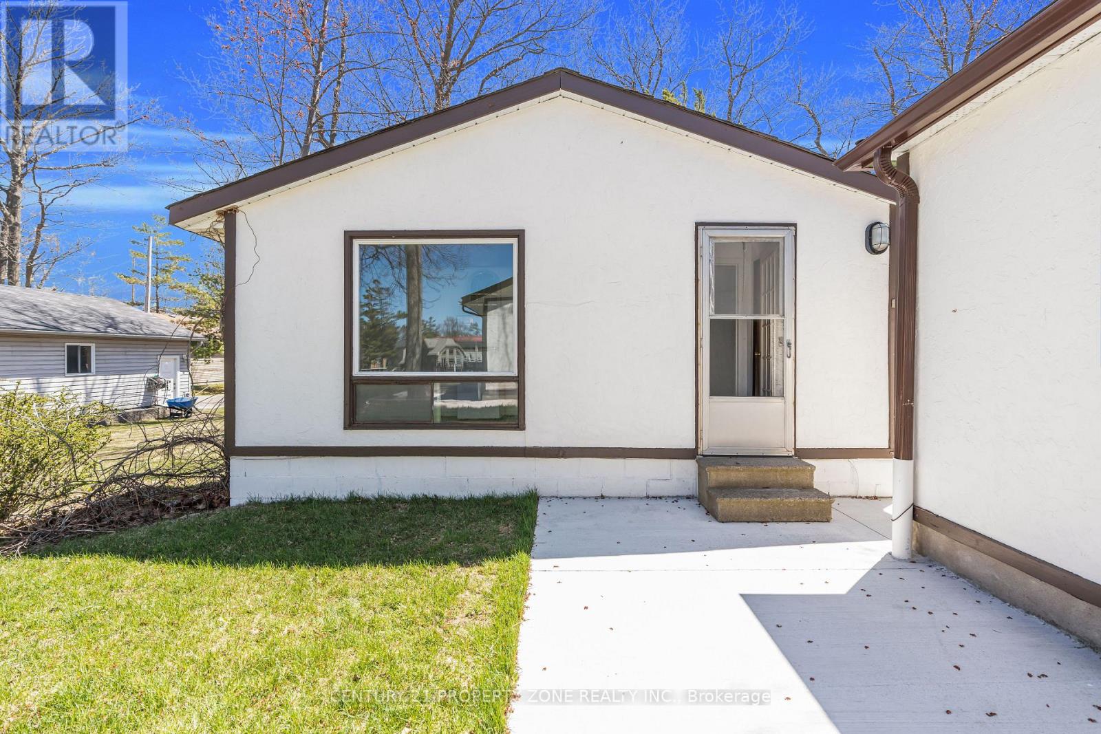 1312 River Road W, Wasaga Beach, Ontario  L9Z 2W6 - Photo 35 - S12429570