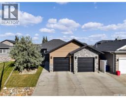 424 Lyle CRESCENT