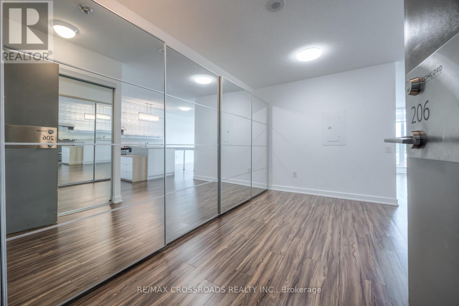 206 - 15 Singer Court, Toronto, Ontario  M2K 0B1 - Photo 4 - C12430167