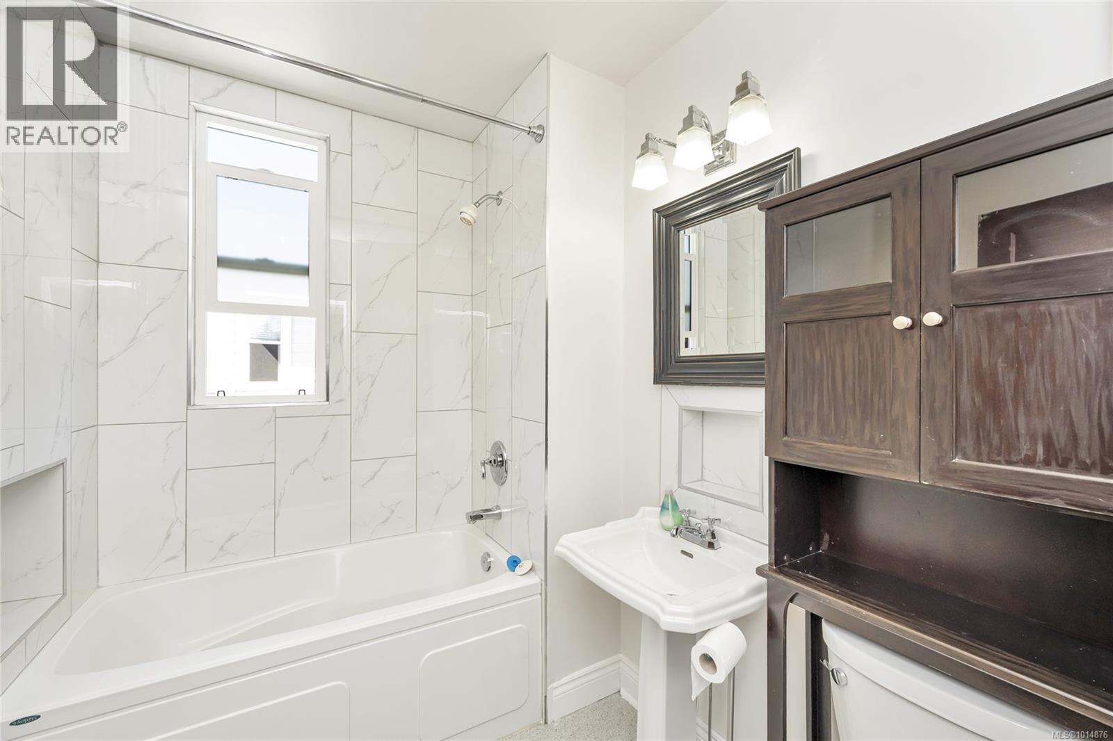 808 Russell St, Victoria, British Columbia  V9A 3X7 - Photo 16 - 1014876