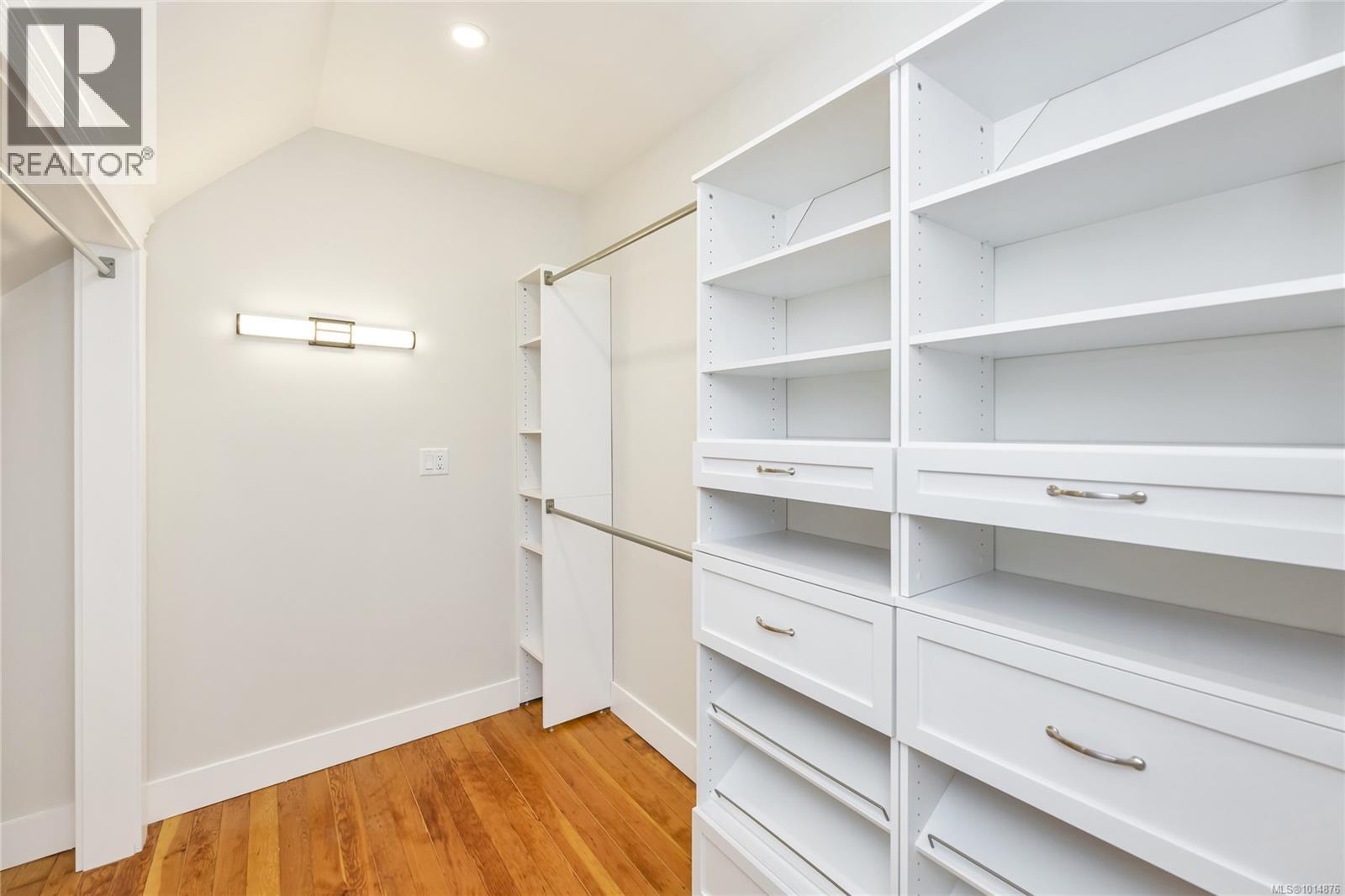 808 Russell St, Victoria, British Columbia  V9A 3X7 - Photo 21 - 1014876