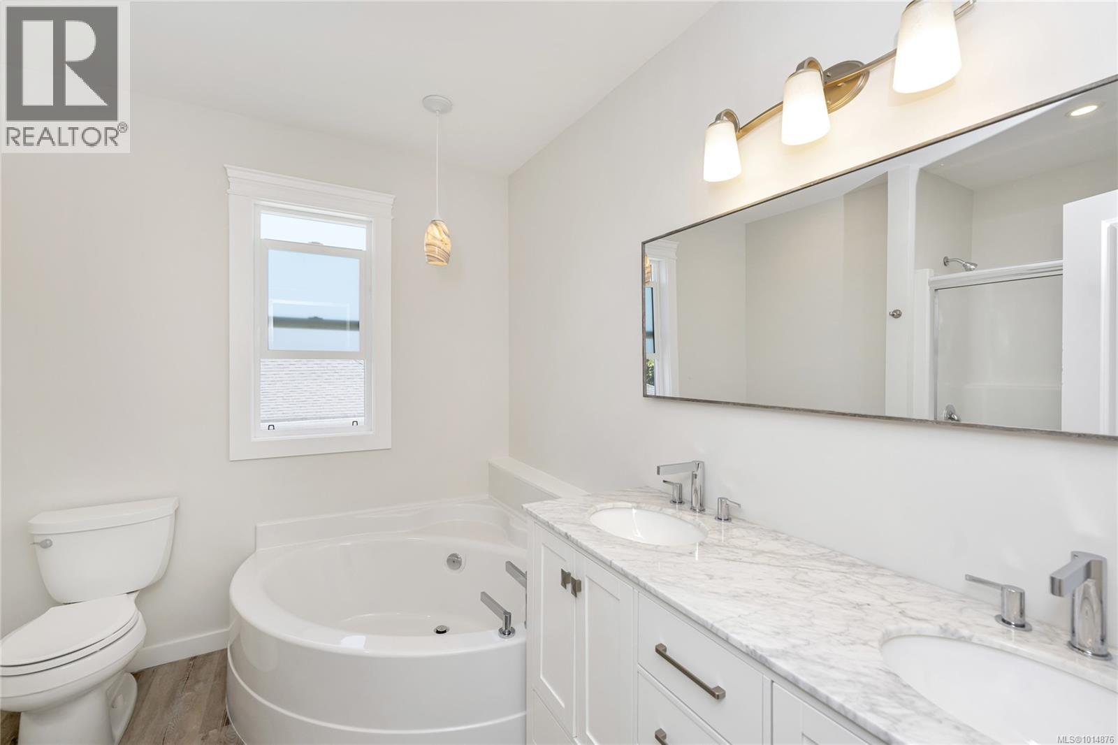 808 Russell St, Victoria, British Columbia  V9A 3X7 - Photo 22 - 1014876