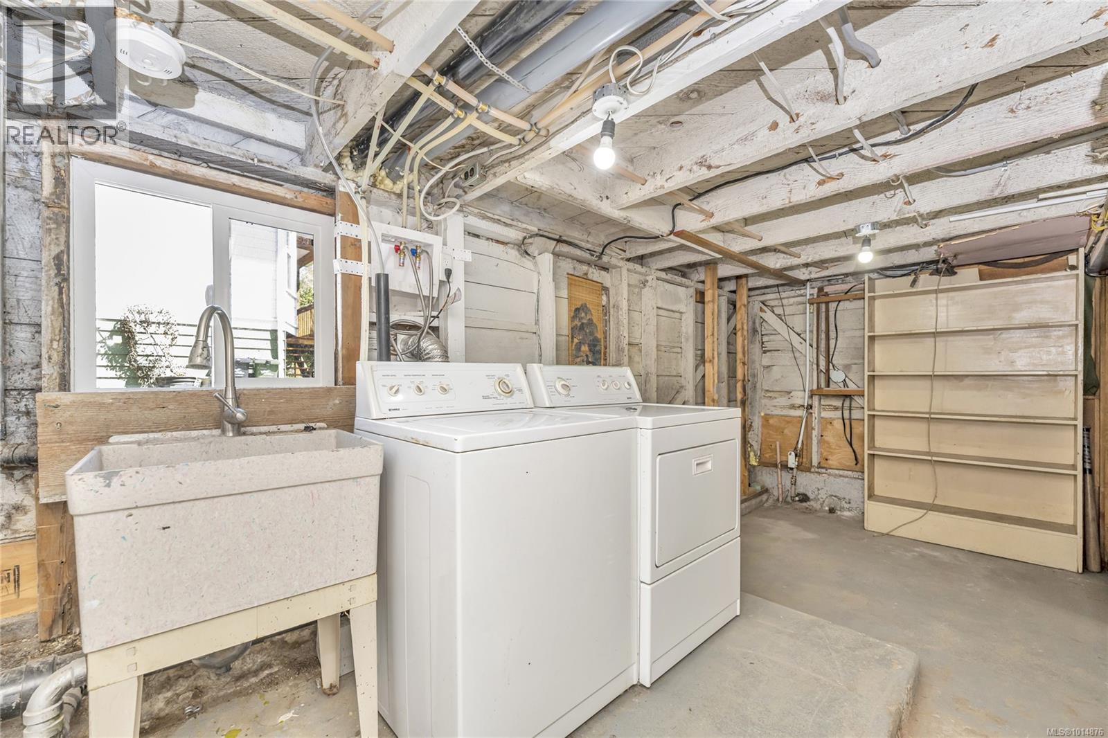 808 Russell St, Victoria, British Columbia  V9A 3X7 - Photo 32 - 1014876