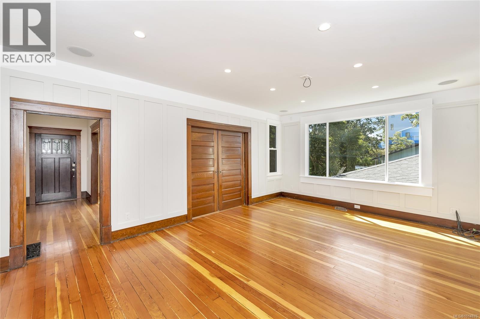 808 Russell St, Victoria, British Columbia  V9A 3X7 - Photo 7 - 1014876