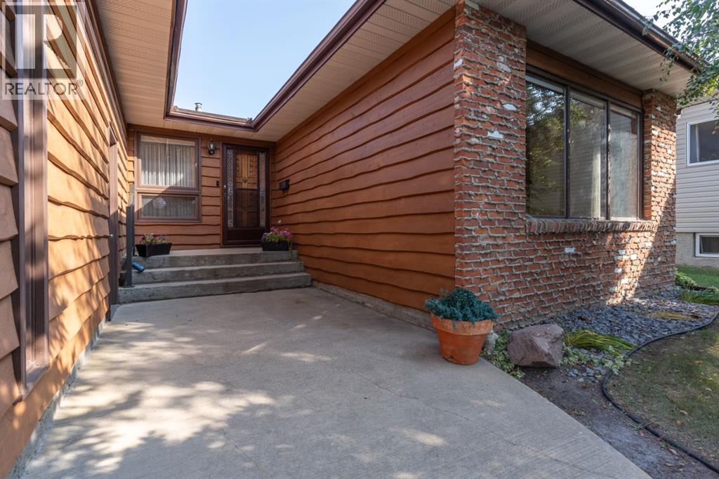 4305 74 Street, Camrose, Alberta  T4V 3V3 - Photo 4 - A2260477