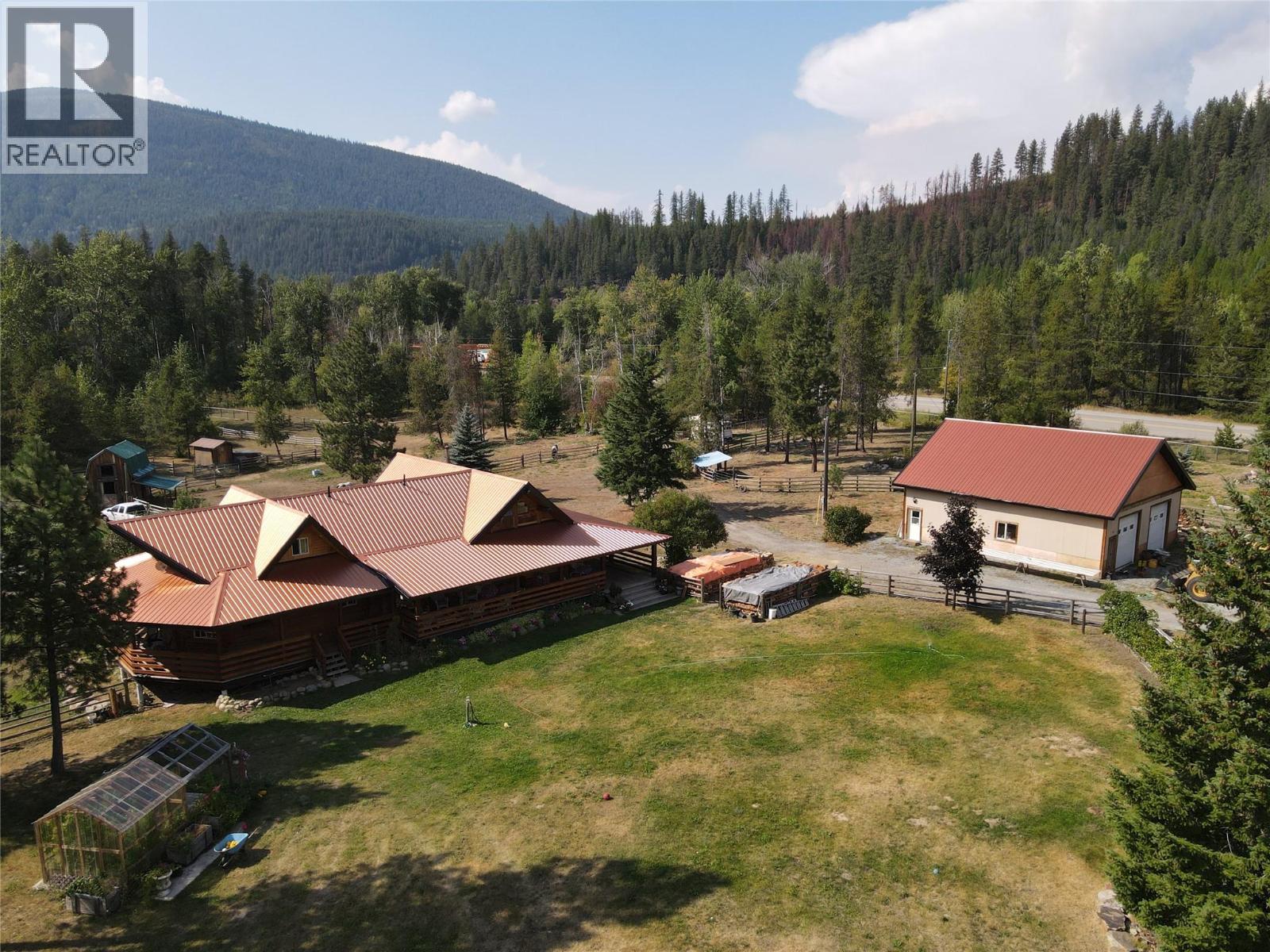8495 3 Highway, Yahk, British Columbia