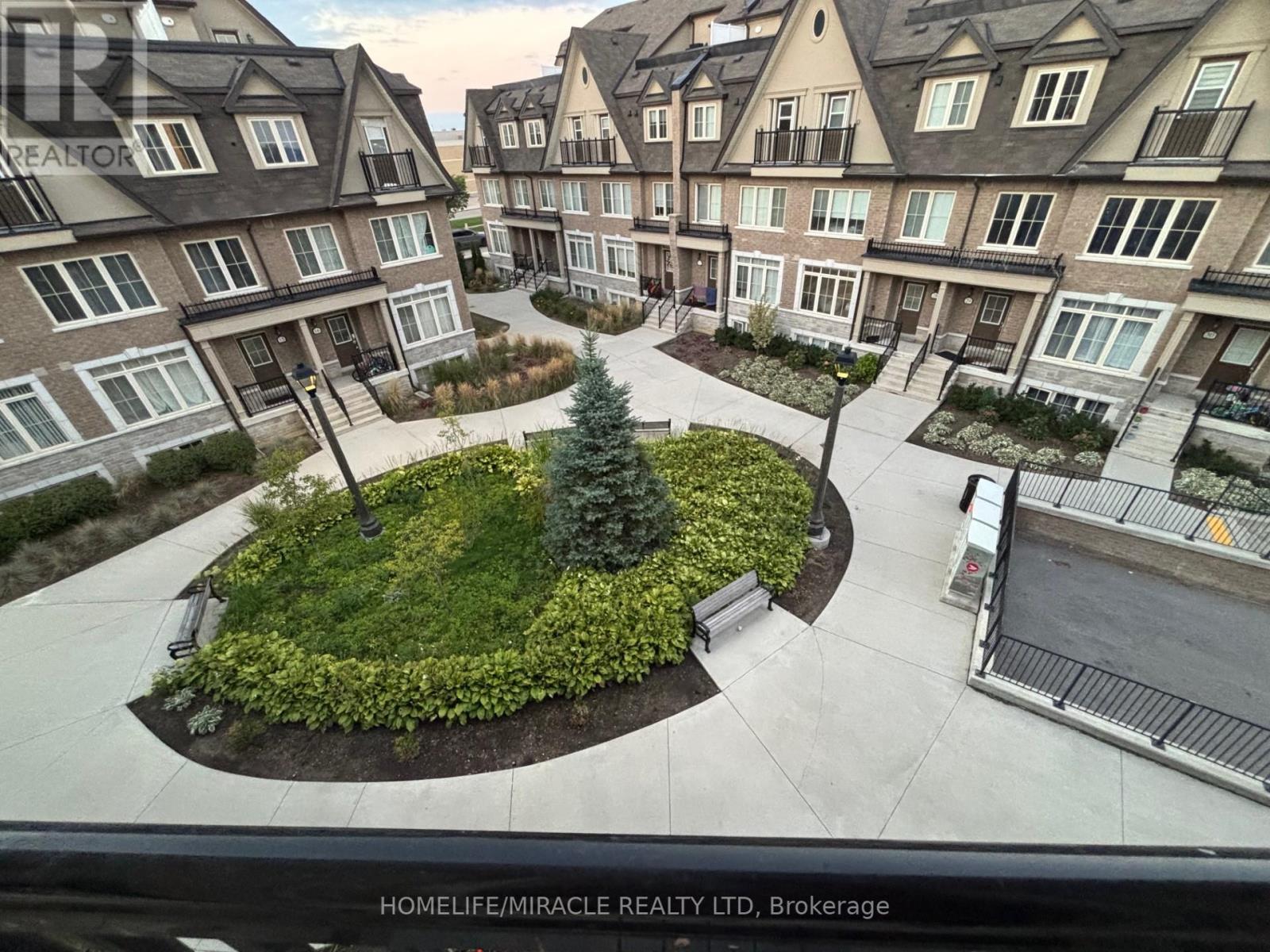 33 - 181 Parktree Drive, Vaughan, Ontario  L6A 5B1 - Photo 5 - N12427219