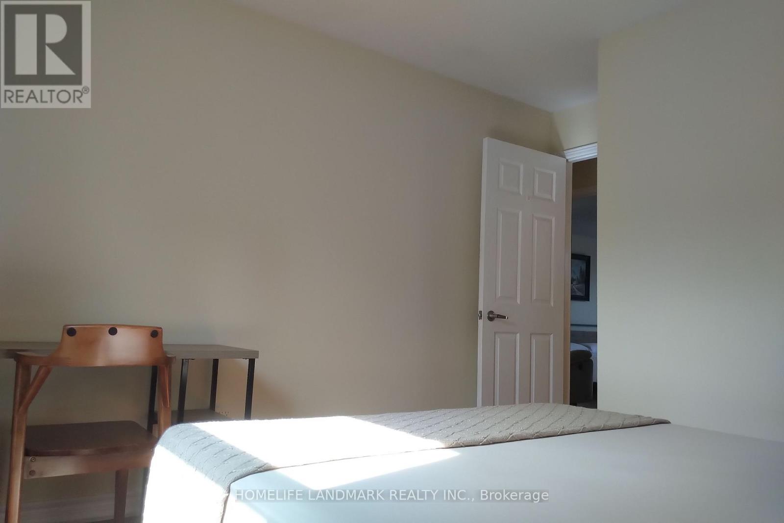 3666 Sawmill Valley Drive, Mississauga, Ontario  L5L 2P6 - Photo 17 - W12427447