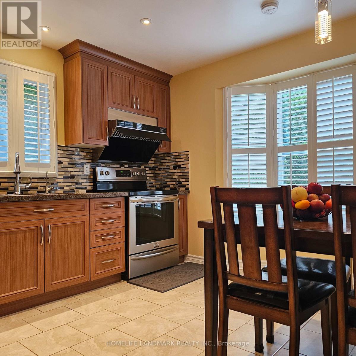 3666 Sawmill Valley Drive, Mississauga, Ontario  L5L 2P6 - Photo 11 - W12427447