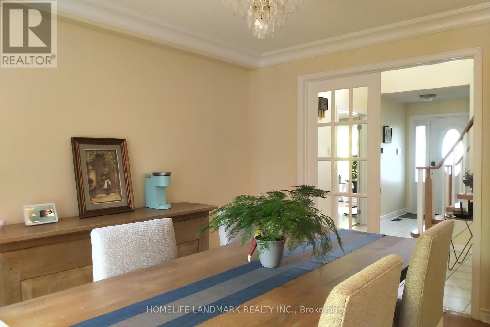 3666 Sawmill Valley Drive, Mississauga, Ontario  L5L 2P6 - Photo 5 - W12427447