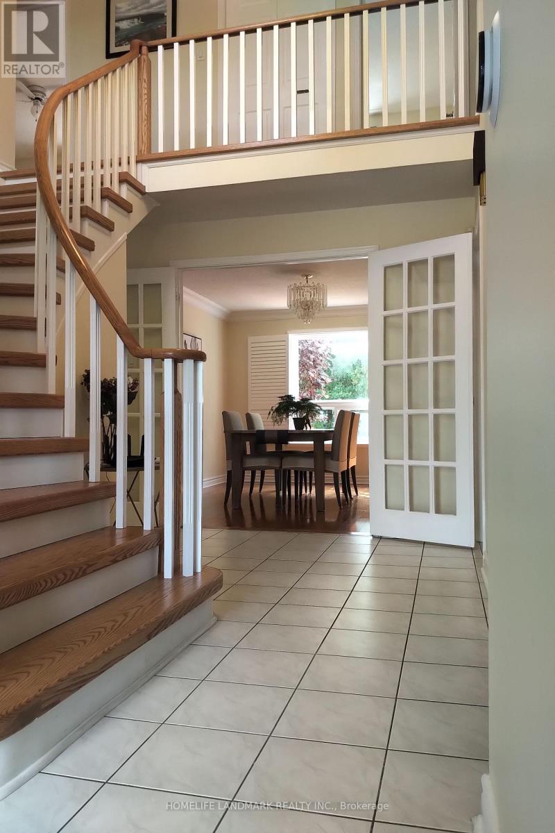 3666 Sawmill Valley Drive, Mississauga, Ontario  L5L 2P6 - Photo 4 - W12427447
