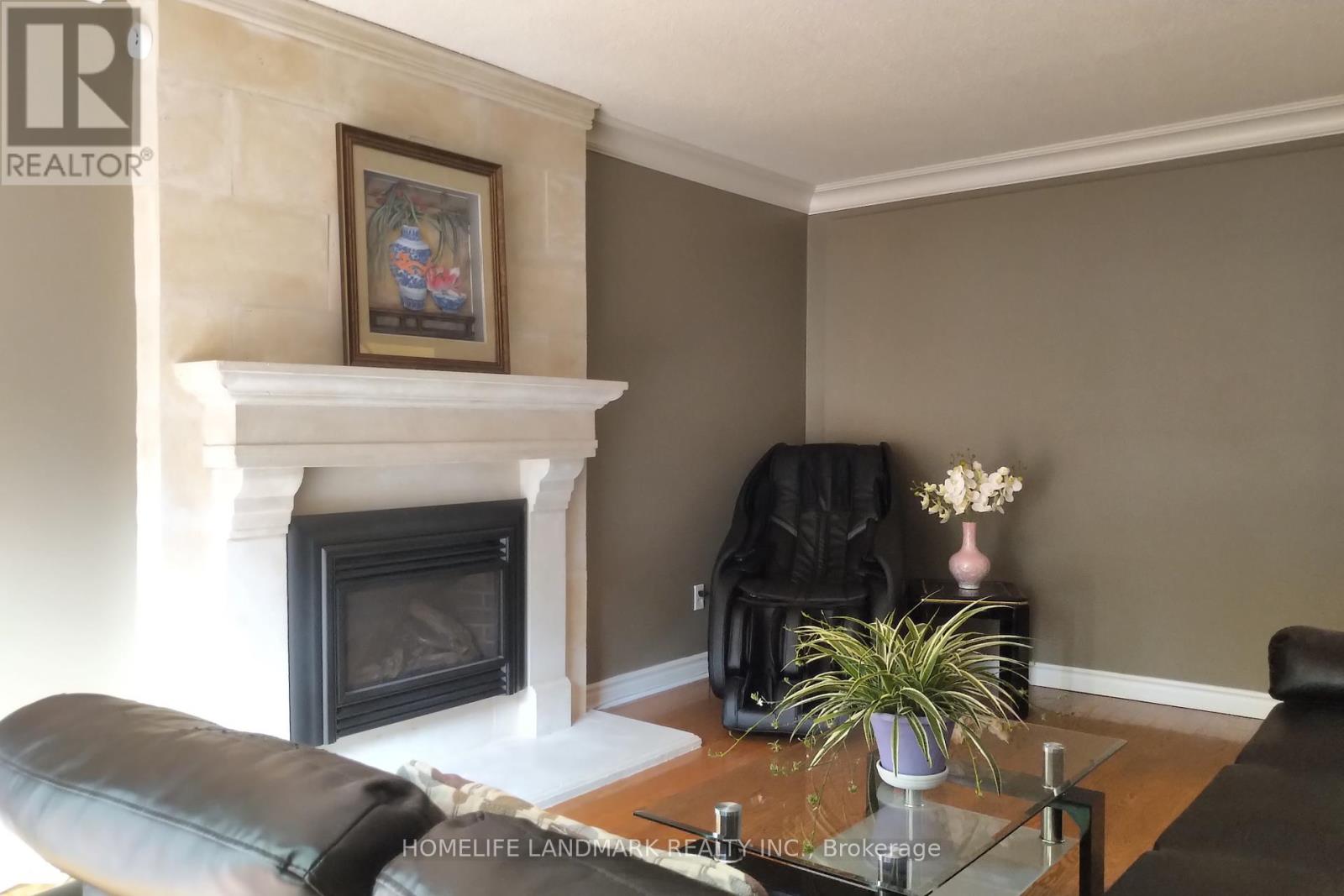 3666 Sawmill Valley Drive, Mississauga, Ontario  L5L 2P6 - Photo 9 - W12427447