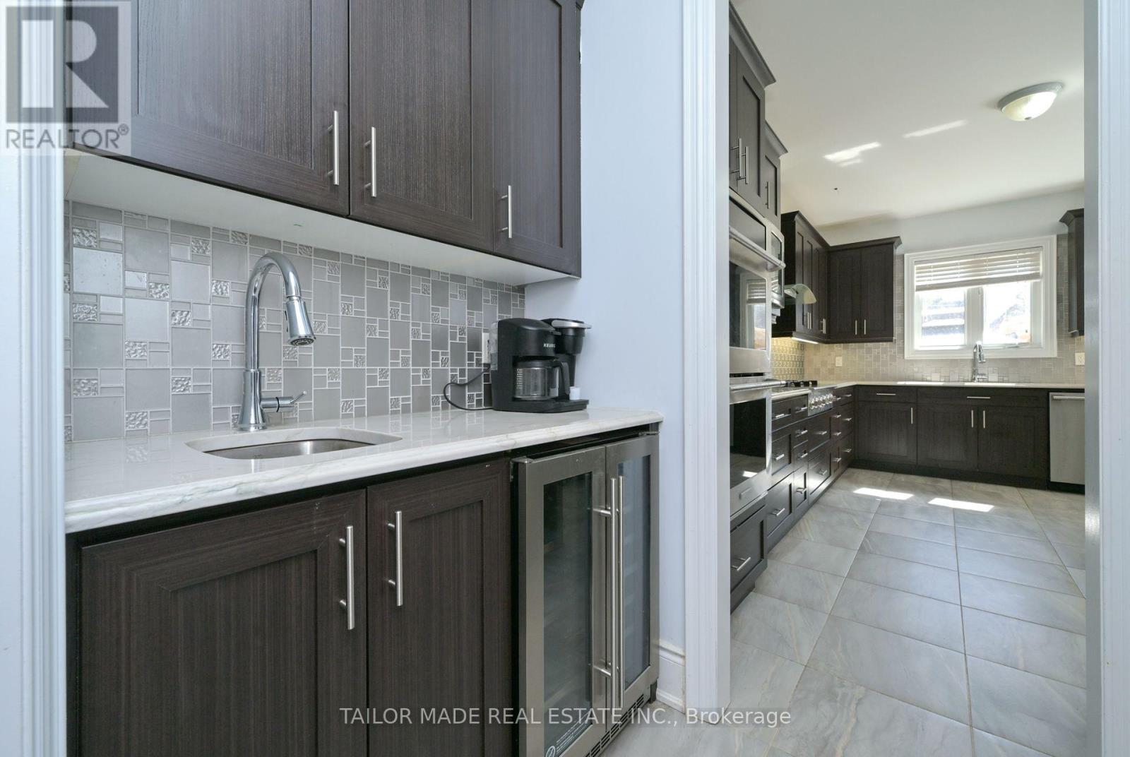 73 Morrison Avenue, New Tecumseth, Ontario  L9R 0H5 - Photo 15 - N12430171