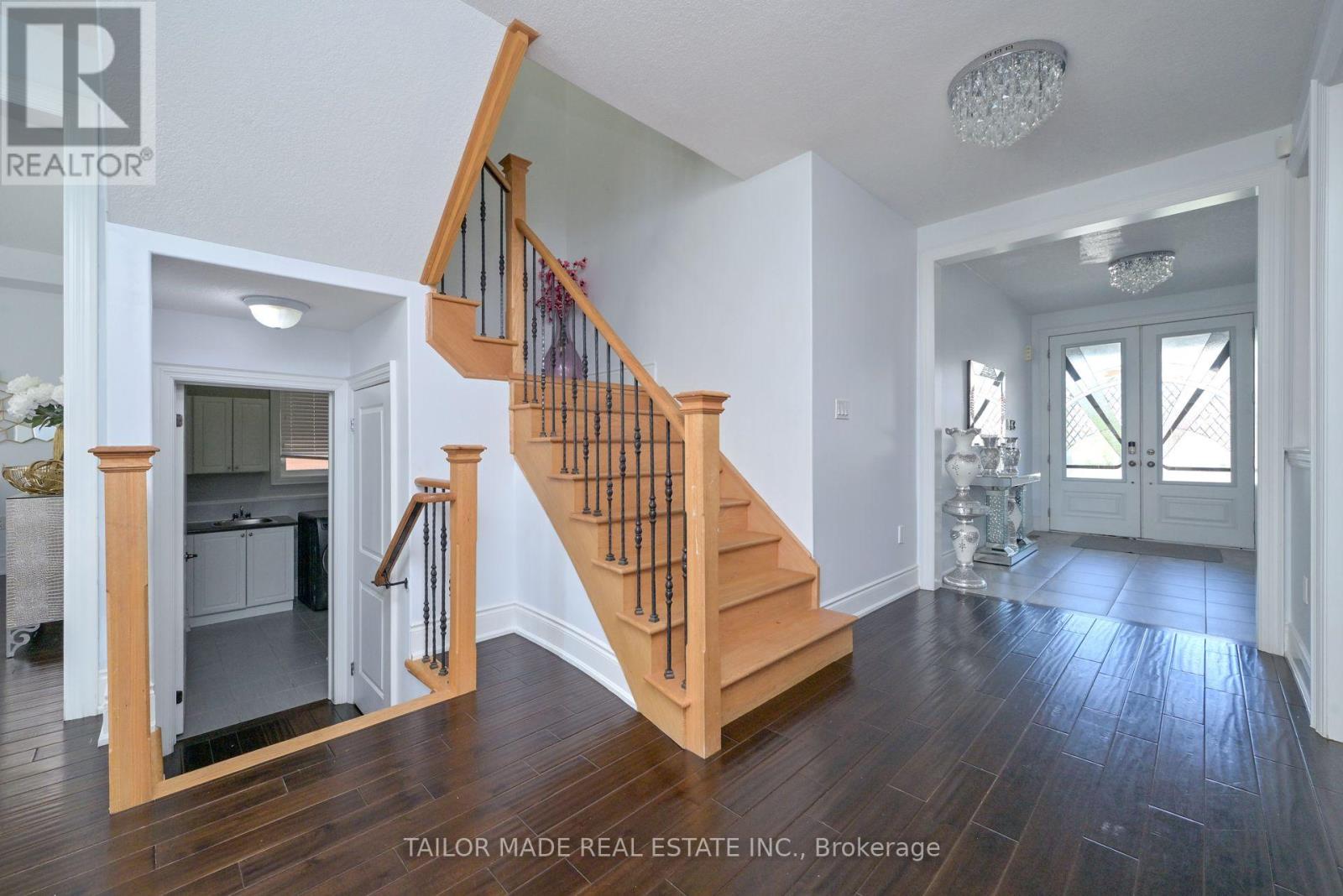 73 Morrison Avenue, New Tecumseth, Ontario  L9R 0H5 - Photo 4 - N12430171