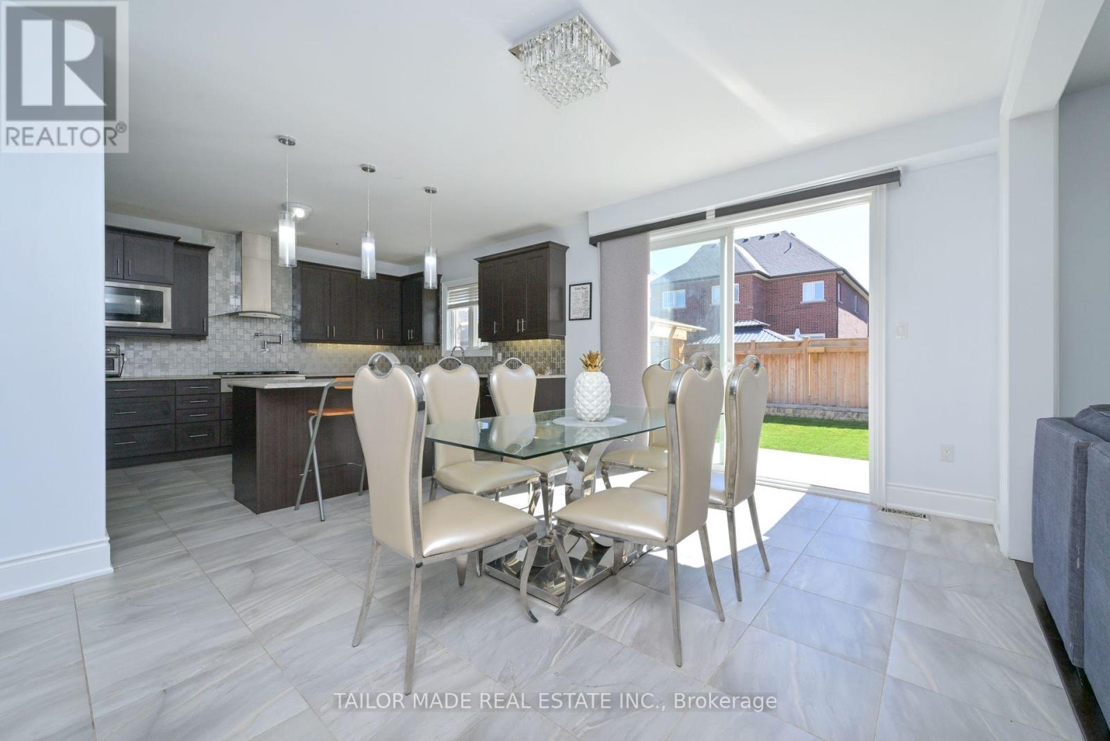 73 Morrison Avenue, New Tecumseth, Ontario  L9R 0H5 - Photo 6 - N12430171